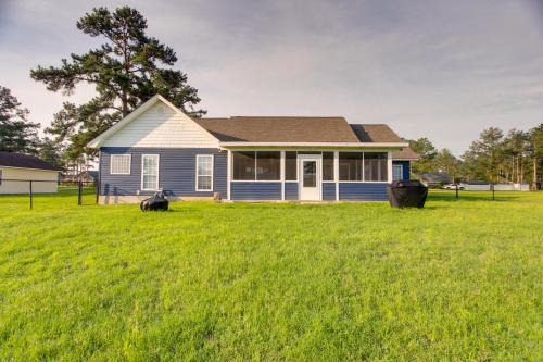Douglas House | Peaceful Lake Escape w/Dock in Coffee County