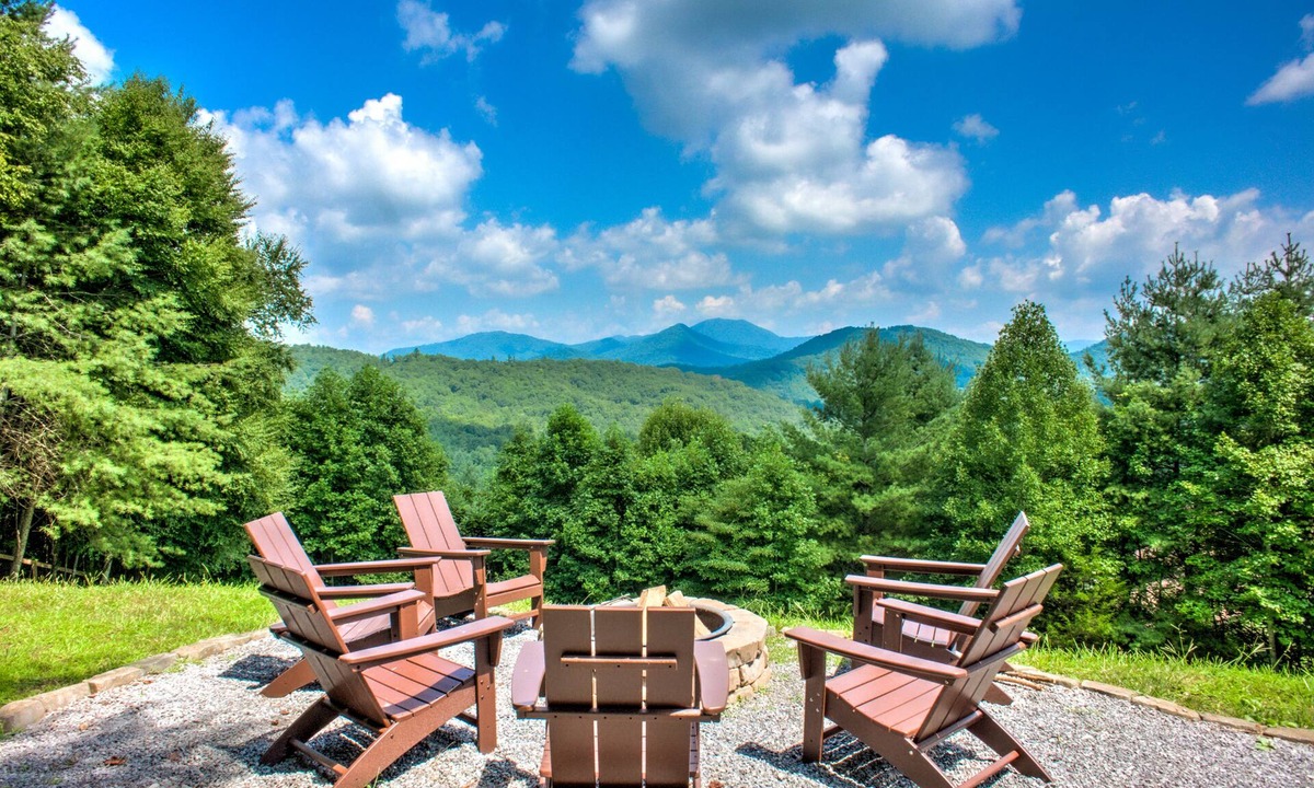 Waynesville House | Peaceful Rise | Hot Tub, EV Charger & Views⛰️ Near Waynesville + Biltmore Pass