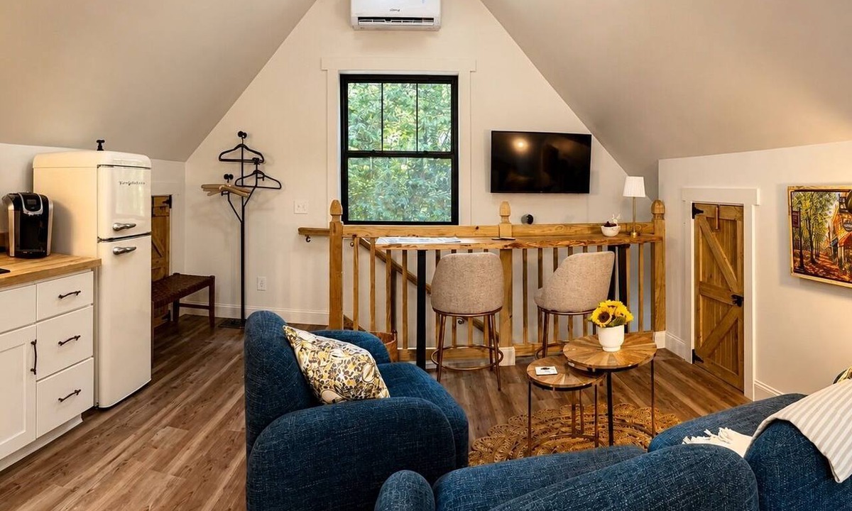 Cornelius Apartment | Peaceful studio Loft, in charming Davidson
