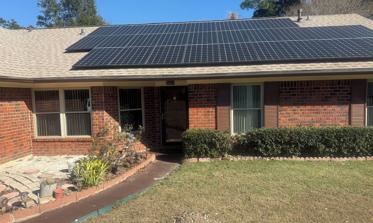 Brent House | Perfect 4-bedroom house with play area and pool in a nice Pensacola neighborhood