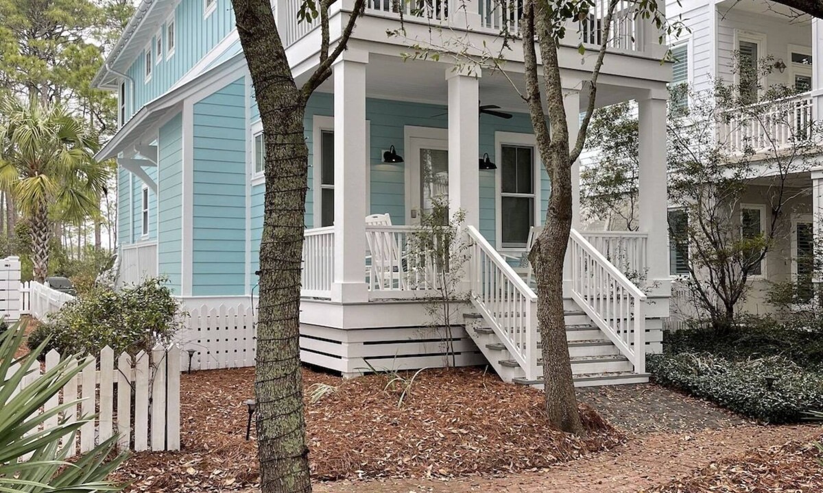 Sunnyside House | Perfect Carillon Beach Family Cottage located in the charming Cottage District