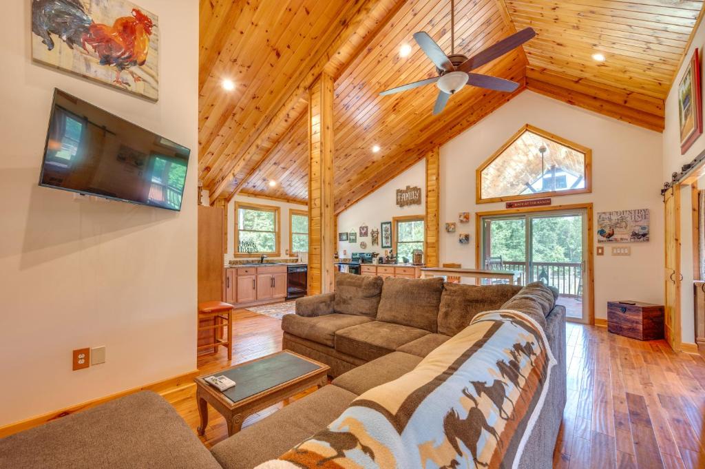 Huber Apartment | Pet-Friendly Dry Branch Ranch Vacation Rental!