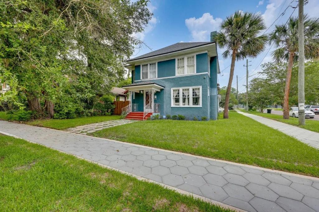 Springfield Villa | Pet friendly home in Historic Springfield near TIAA