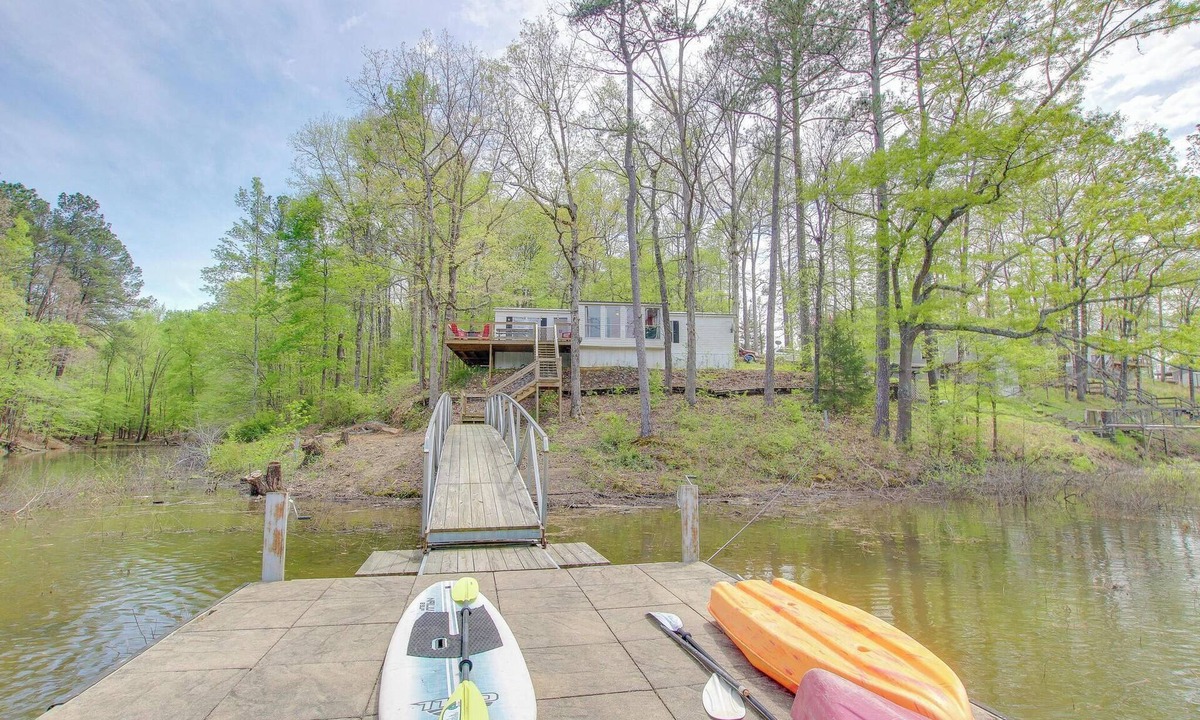 Crane Hill House | Pet Friendly! Lakefront - Crooked Creek Retreat