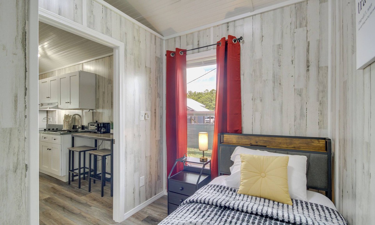 Picayune Cottage | Pet-friendly Picayune Tiny Home ~ 4 Mi to Downtown
