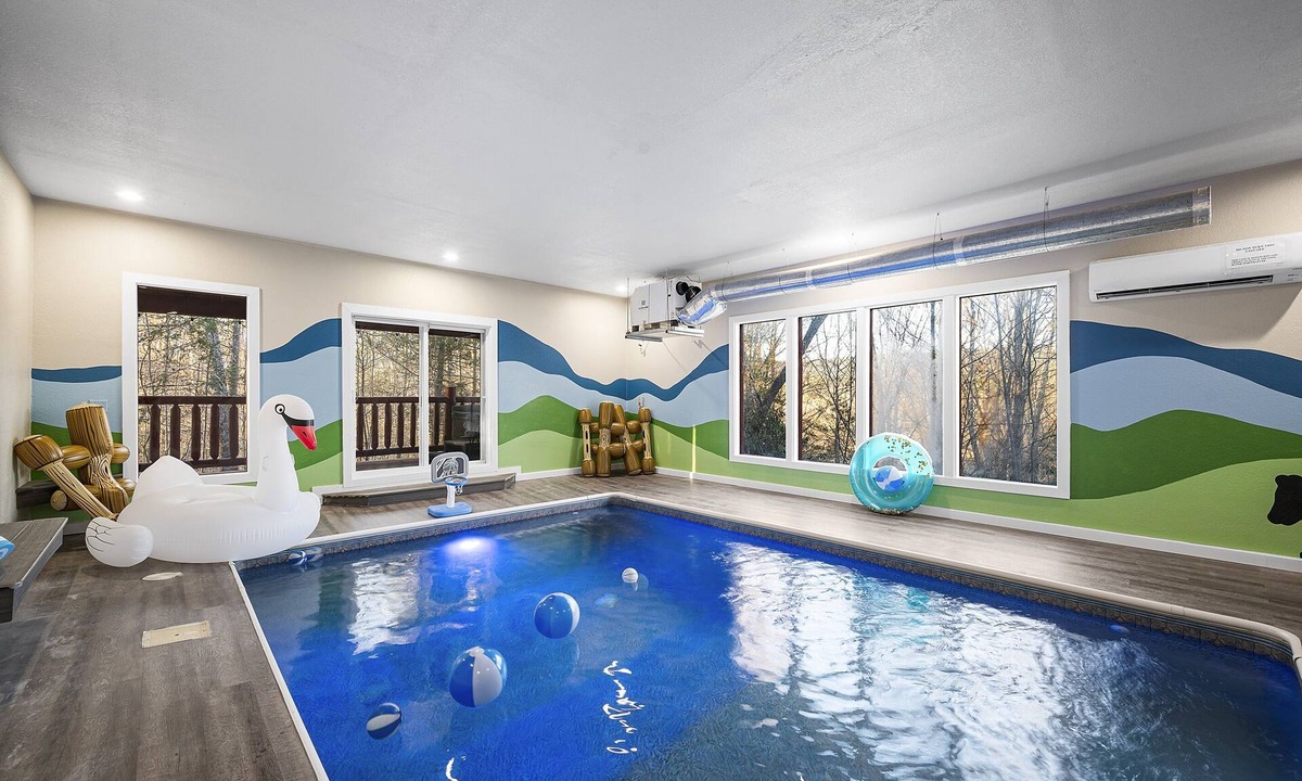 Cosby Cabin | Pet friendly! Private heated pool! Theatre!