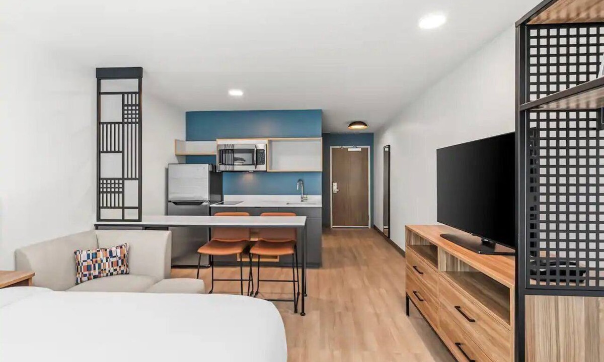 Newnan Hotel | Pet-Friendly Room w/Parking | Urban Air Trampoline and Adventure Park - 0.3 Mi
