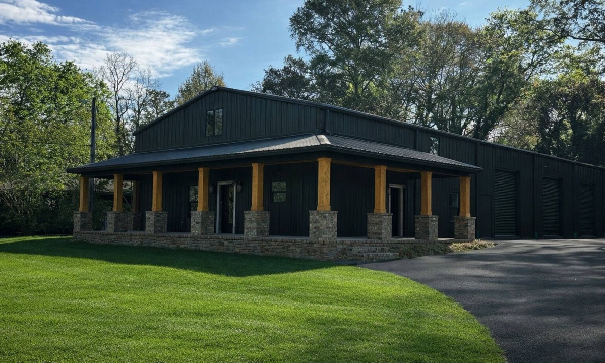 Macon House | Pickleball Barndominium next to Idle Hour Country Club ONE OF A KIND OF