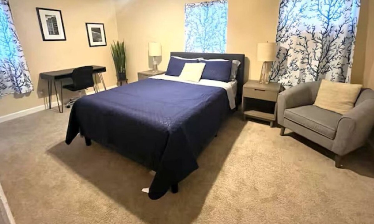 Westside House | Pierre Entire Home/1 full Bed/Sleeps 4