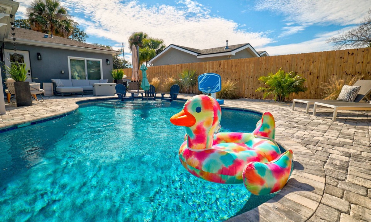 Jacksonville Beach House | Pool, Hot Tub & Putting Greens Near Beach