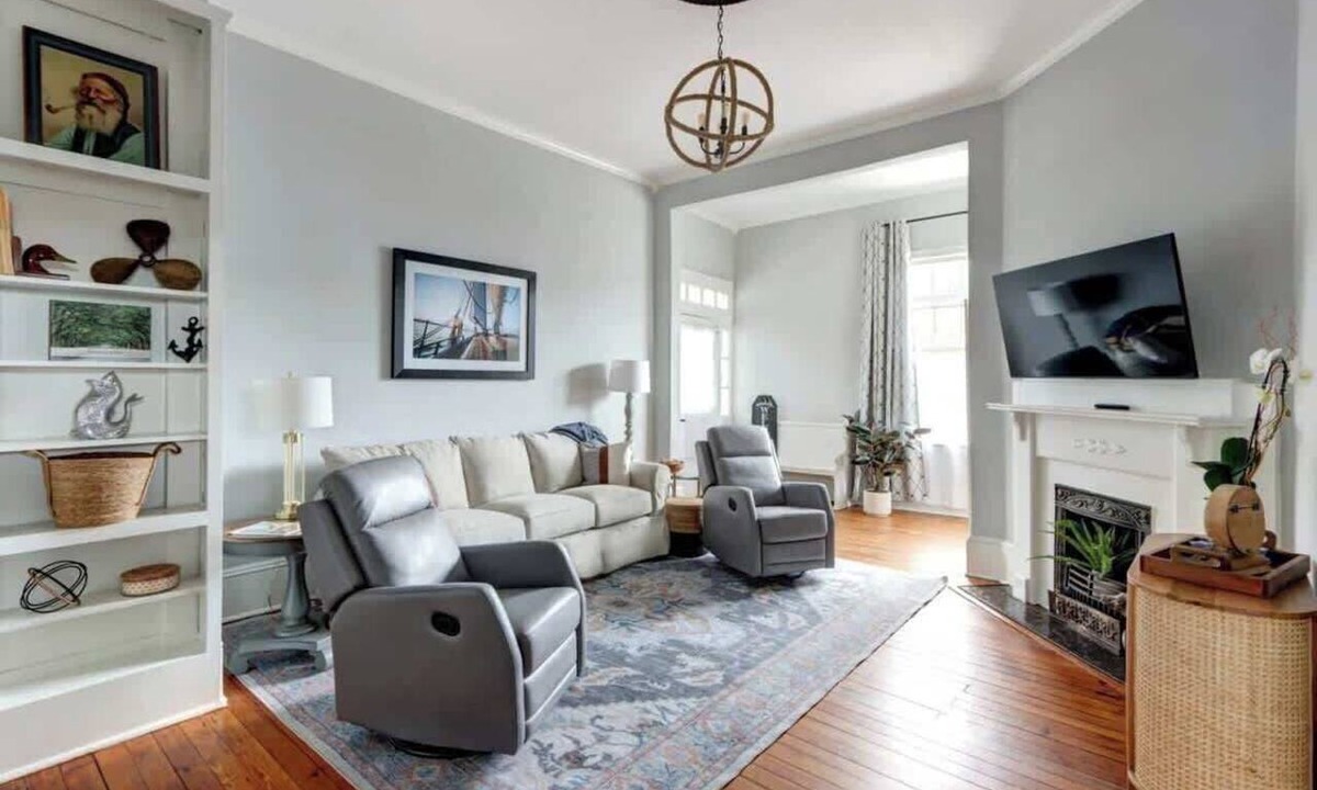 Hitch Village - Fred Wessels Homes Apartment | Portside Retreat @ Trustees' Garden | Parking!