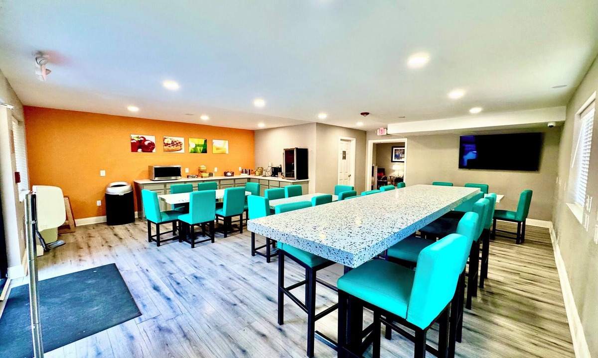 Town Center Hotel | Premier Extended Stay
