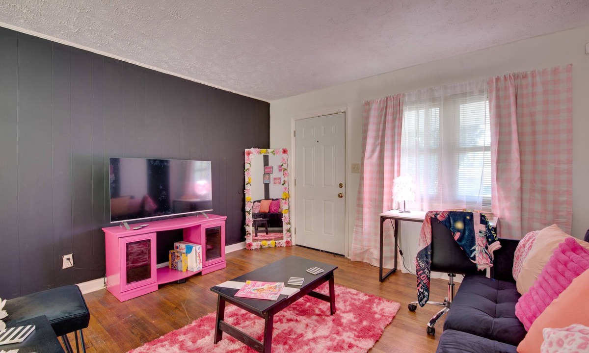 Decatur House | Pretty & Pink Atlanta Dreamhouse Near Downtown!