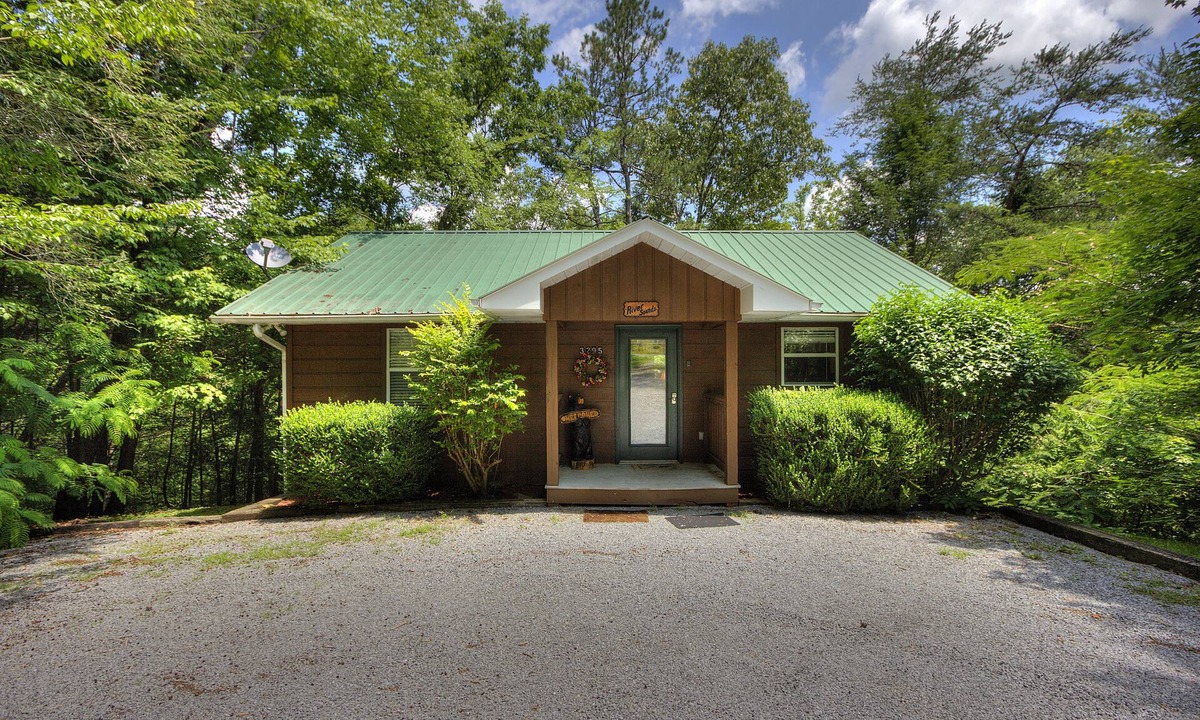 Sevierville Cabin | Private Hot Tub | Soothing River Sounds | Scenic Outdoors