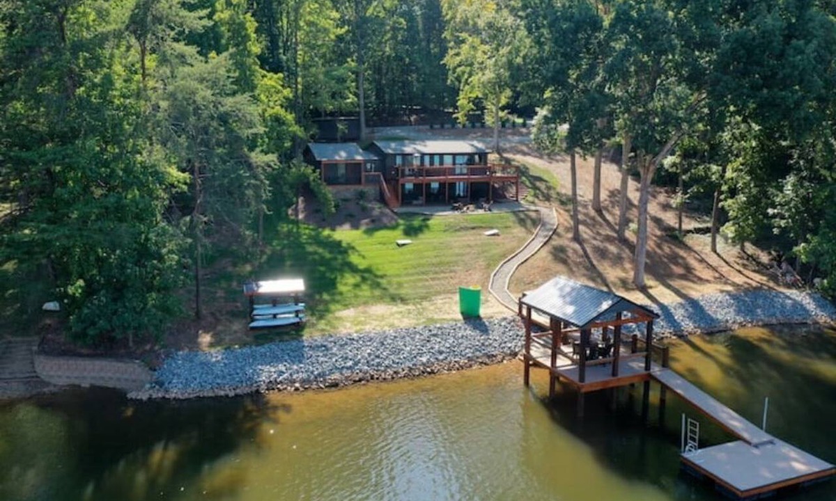 Mayhew House | Private Retreat at Lake Norman