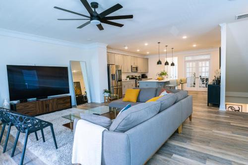 Charlotte House | Private room with private bathroom