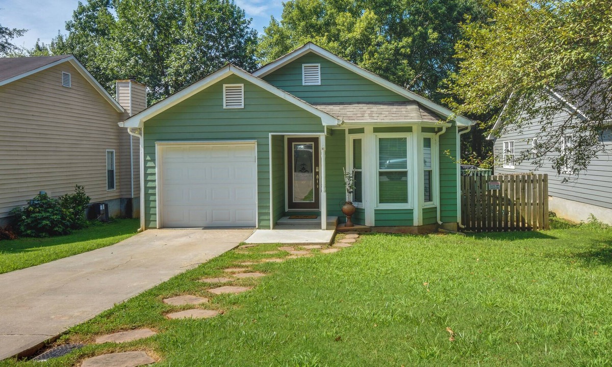 Athens House | Quaint Athens Retreat ~ 5 Mi to Downtown!
