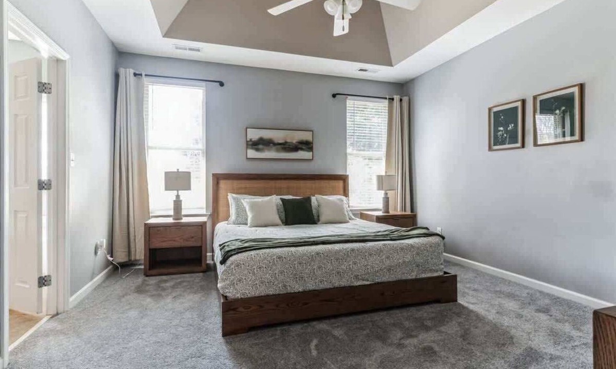 Harvest House | Quaint homey cottage style home in Harvest