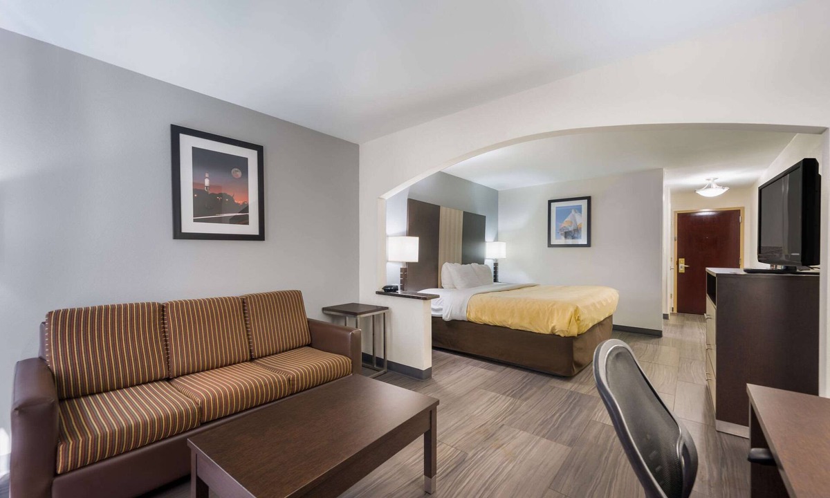 Huntsville Hotel | Quality Inn & Suites Huntsville Research Park Area