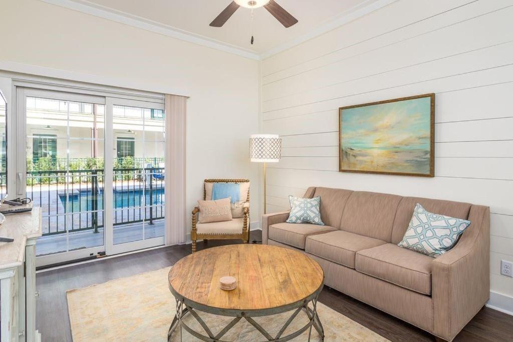 King City House | Queen Suite @ 400 Ocean Suites