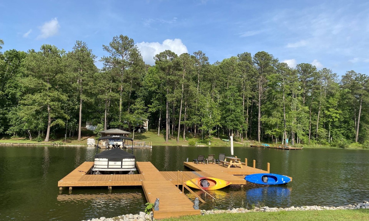 Milledgeville House | Quiet Cove 4 Bedroom Lake Retreat, Large Dock & Fire Pit 🎣⛵️☀️