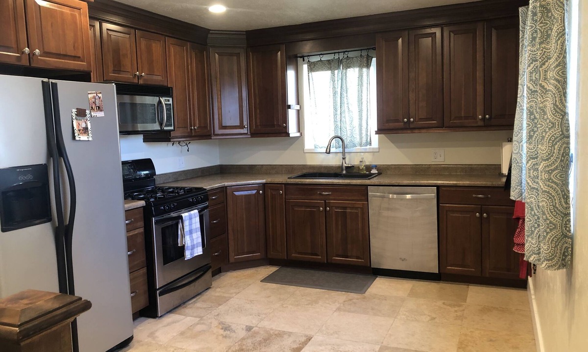 American Fork House | Quiet neighborhood close to restaurants and shopping