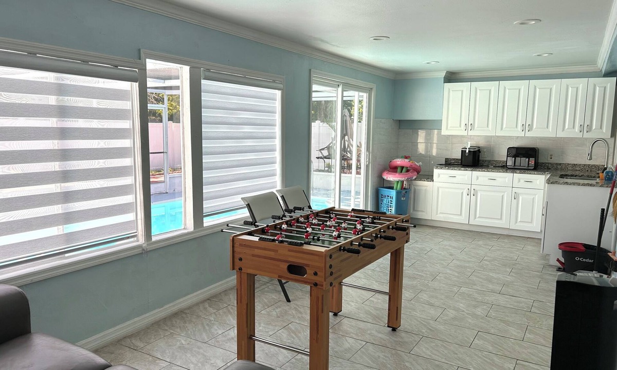 Pinellas Park House | Quiet Pool Haven: 4BR - 9PPL, AC, WiFi, and Beaches Nearby