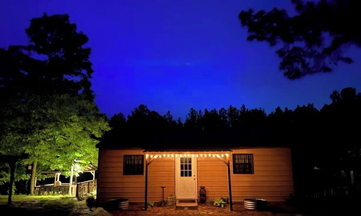 Folkston House | Railroad Retreat by the Lake