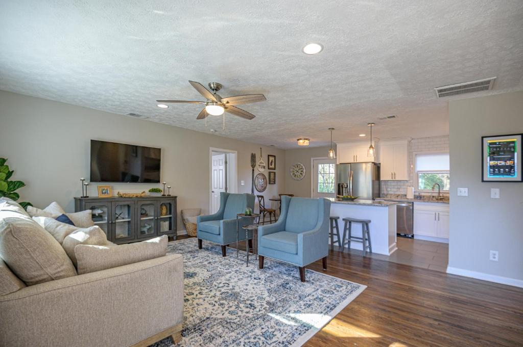 Addison Heights House | Ranch Style Home & Plenty Of BKYD Space Near KSU