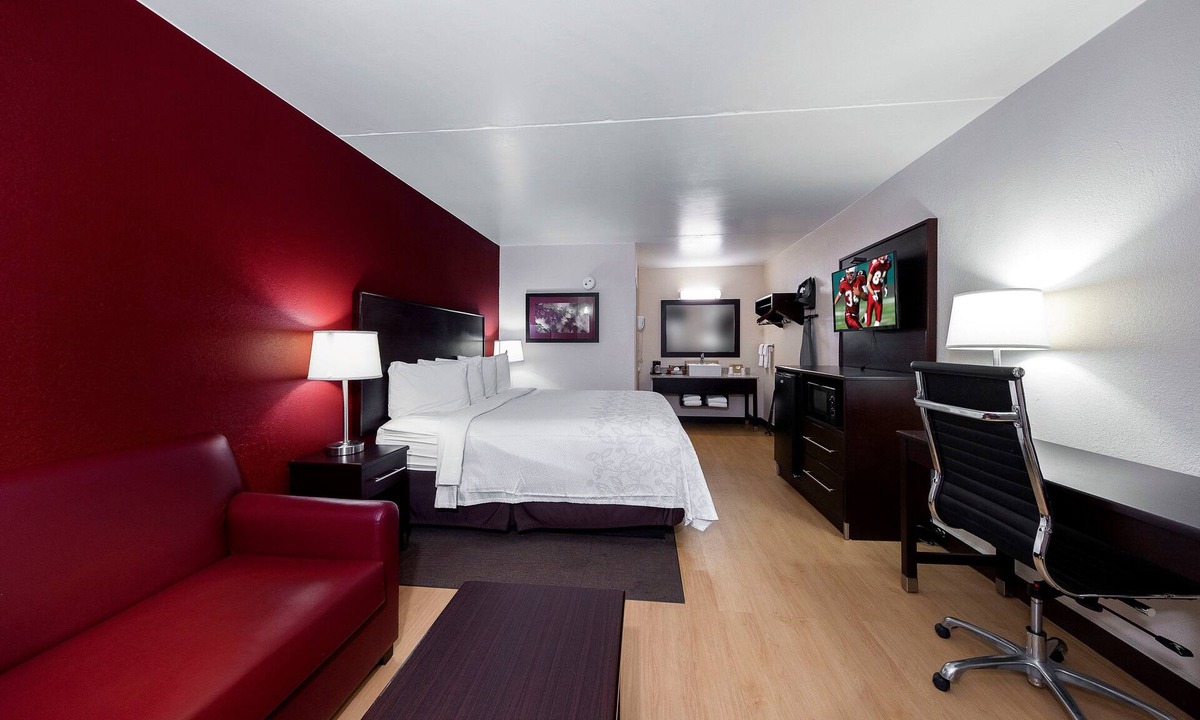 Madison Hotel | Red Roof Inn PLUS+ Huntsville - Madison