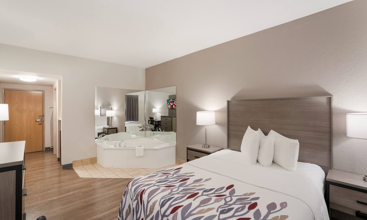 Carrollton Hotel | Red Roof Inn & Suites Carrollton, GA–West Georgia