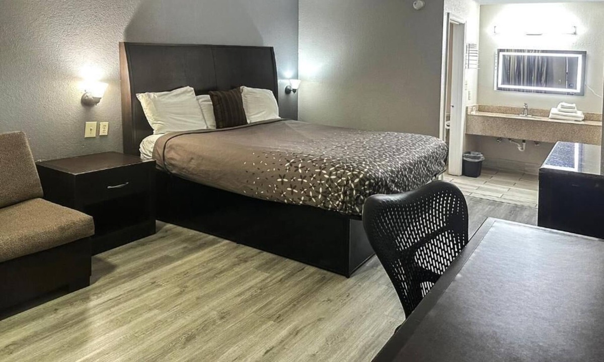 Guntersville Hotel | Regal Inn Guntersville Hwy 431