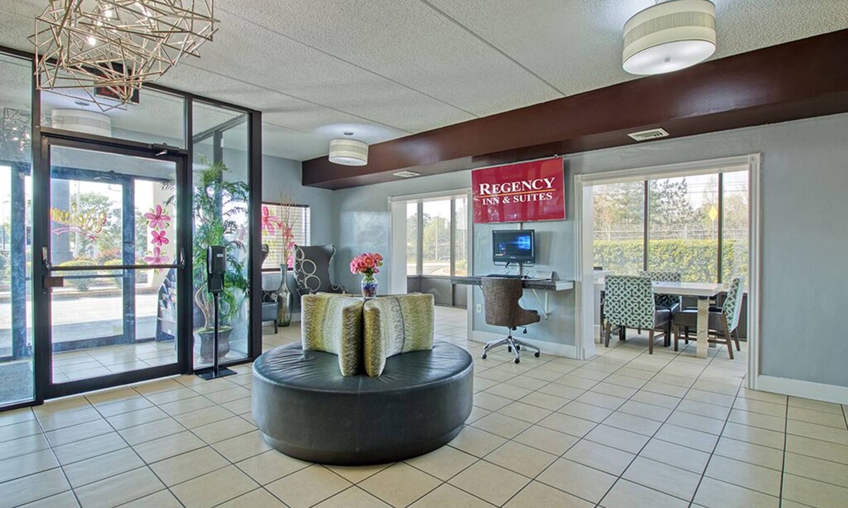 Macon Hotel | REGENCY INN & SUITES