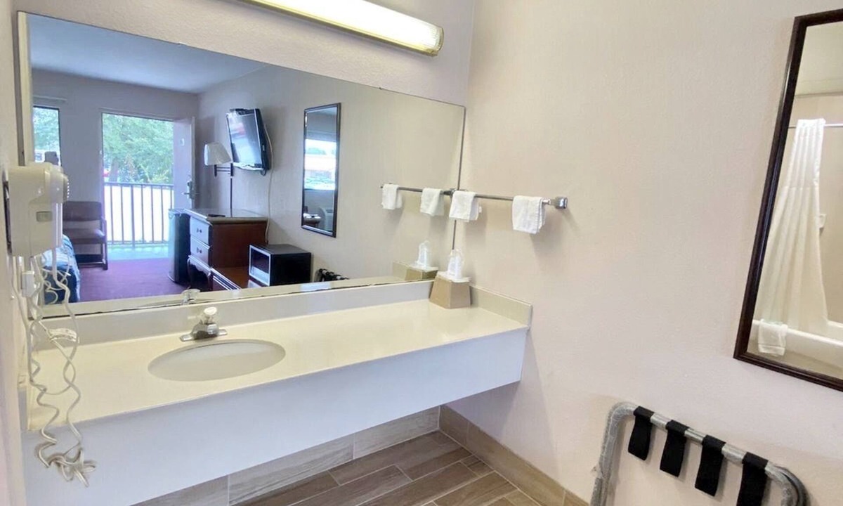 Fern Park Hotel | Regency Inn