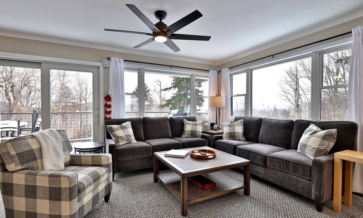Killington House | Relax at Bear Run: A spacious 5-bedroom retreat in Killington, VT, perfect for up to 12 guests