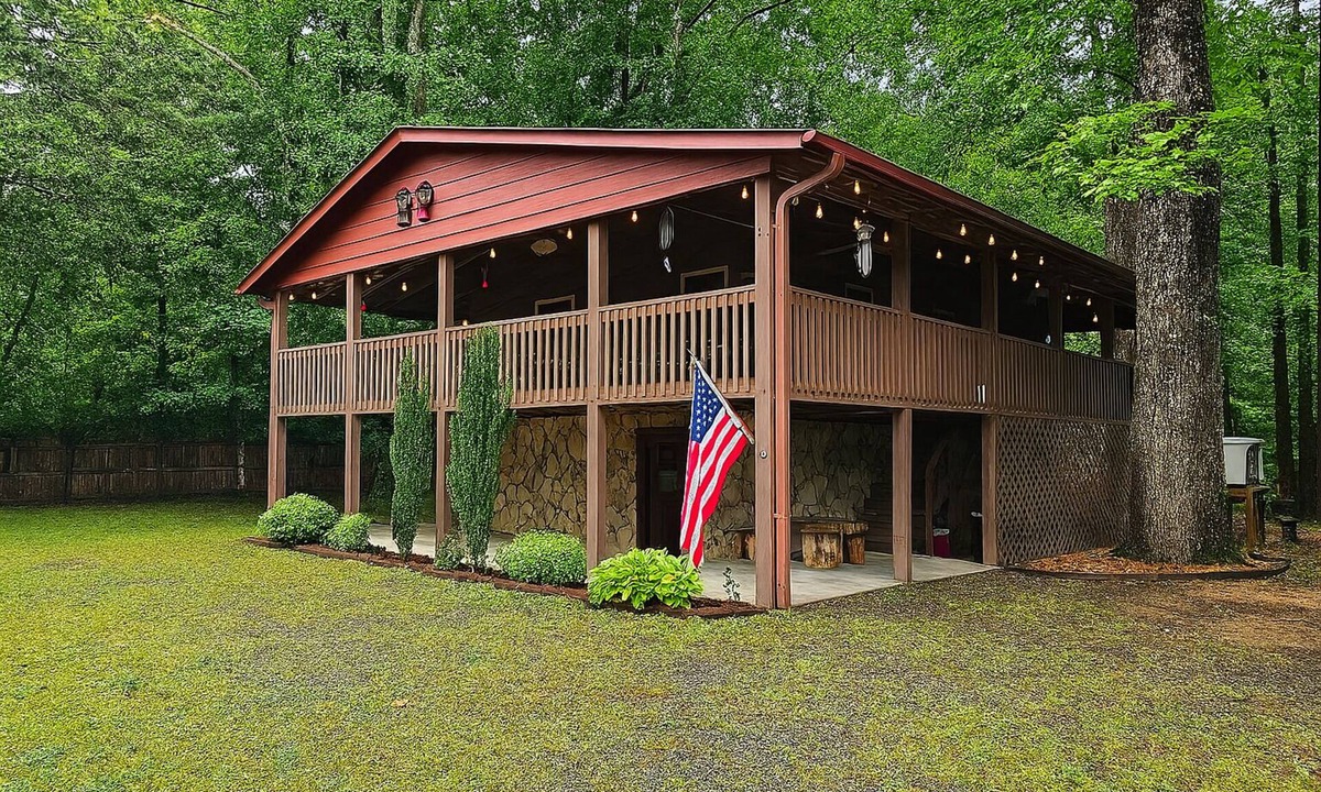 Ellijay Cabin | Relax at Clear Creek Family Retreat – Cozy Ellijay Cabin by the Water