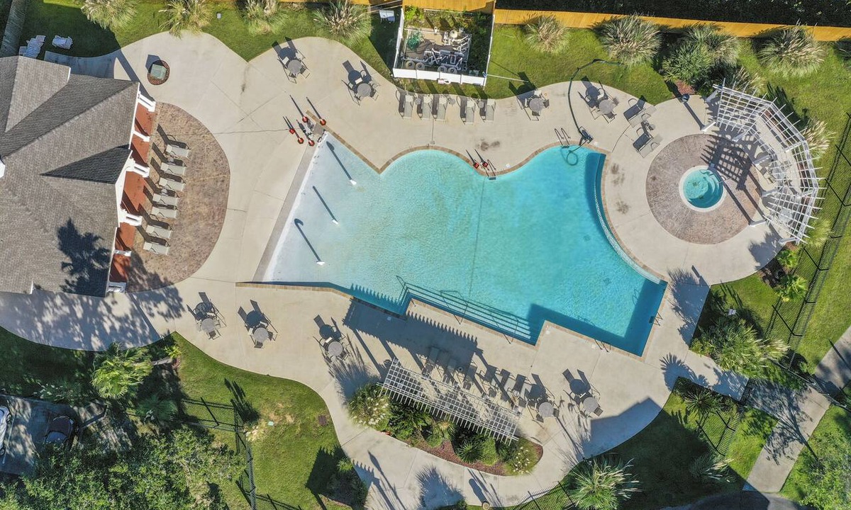 Gulfport Condo | Relaxed Resort-Style Coastal Villa/Pools/Hot tubs/Gym/2 Min to Beach. Gated!