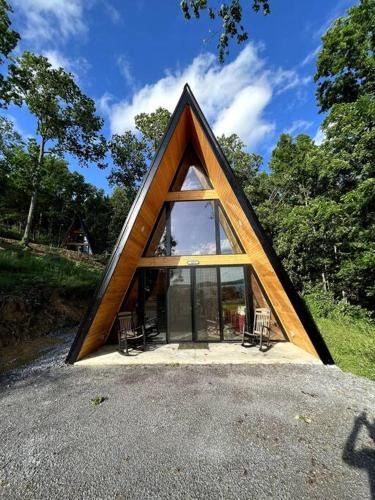 Newport Ski Chalet | Relaxing Getaway Earth Cabin