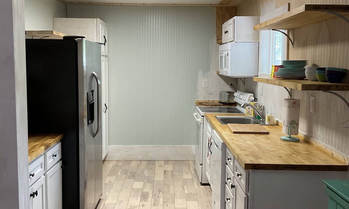 Foley Cottage | remodeled cottage close to downtown and park 7 miles two beach