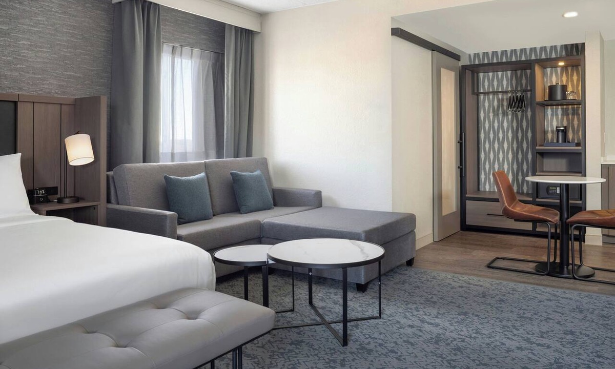 Framingham Hotel | Renaissance Framingham Hotel & Conference Center