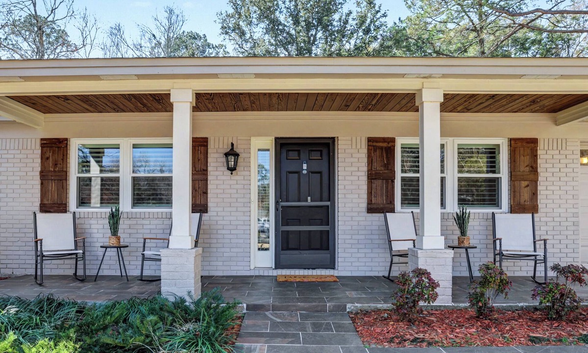 Killearn Estates House | Renovated 3BR Retreat W/BBQ Grill, 80" TV, Fireplace, Big Yard, Sleeps 10