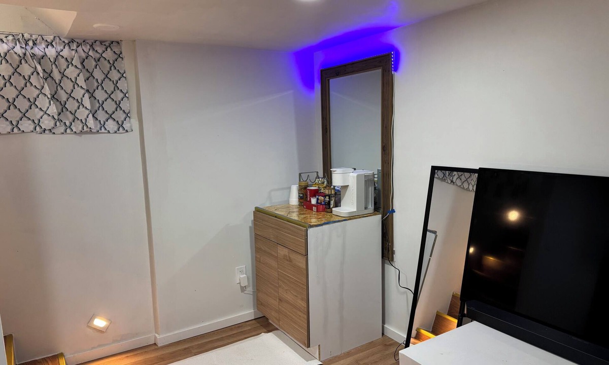 Minneapolis Apartment | Renovated studio in basement of a house in Minneapolis. 10 min from downtown.
