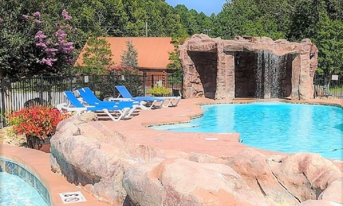 White Oak Lodge House | Resort Swimming Pool, Hot Tub, Pool Table, Arcade Table