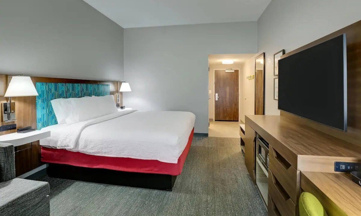Polk Village Hotel | Rest In A Comfortable Room After Exploring Beaufort | Pet-Friendly Stay