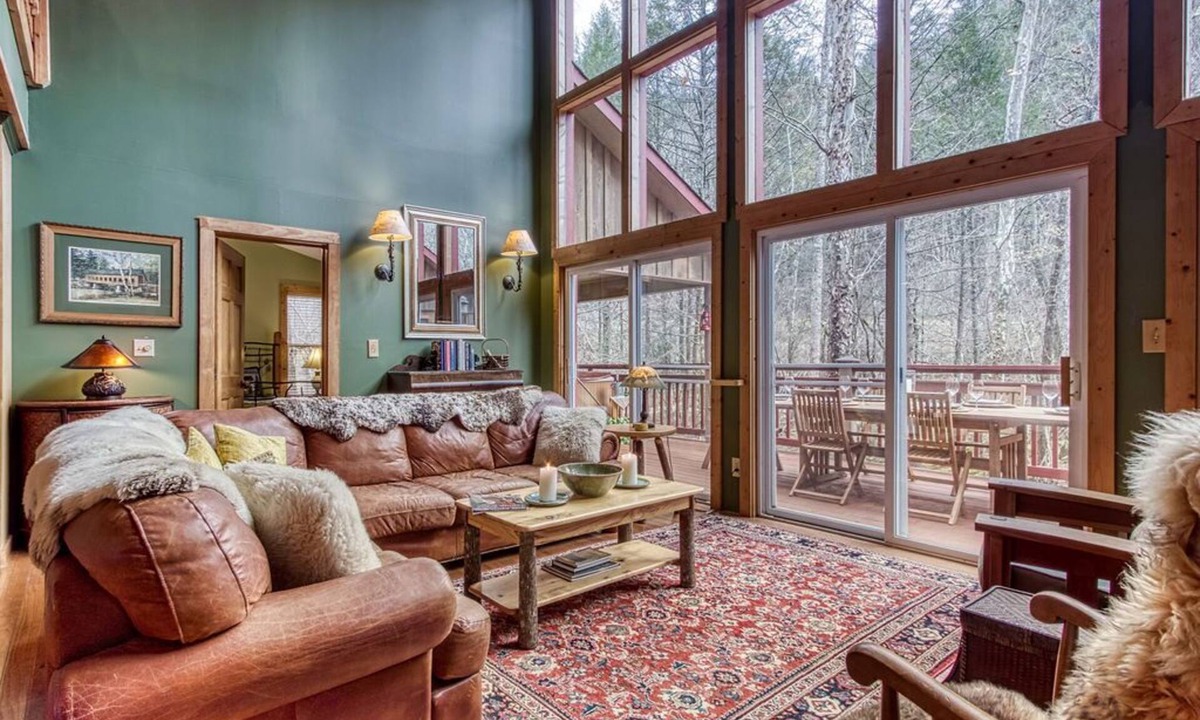 Sevierville Cabin | Right on the Little Pigeon River! Listen to the sounds of nature!