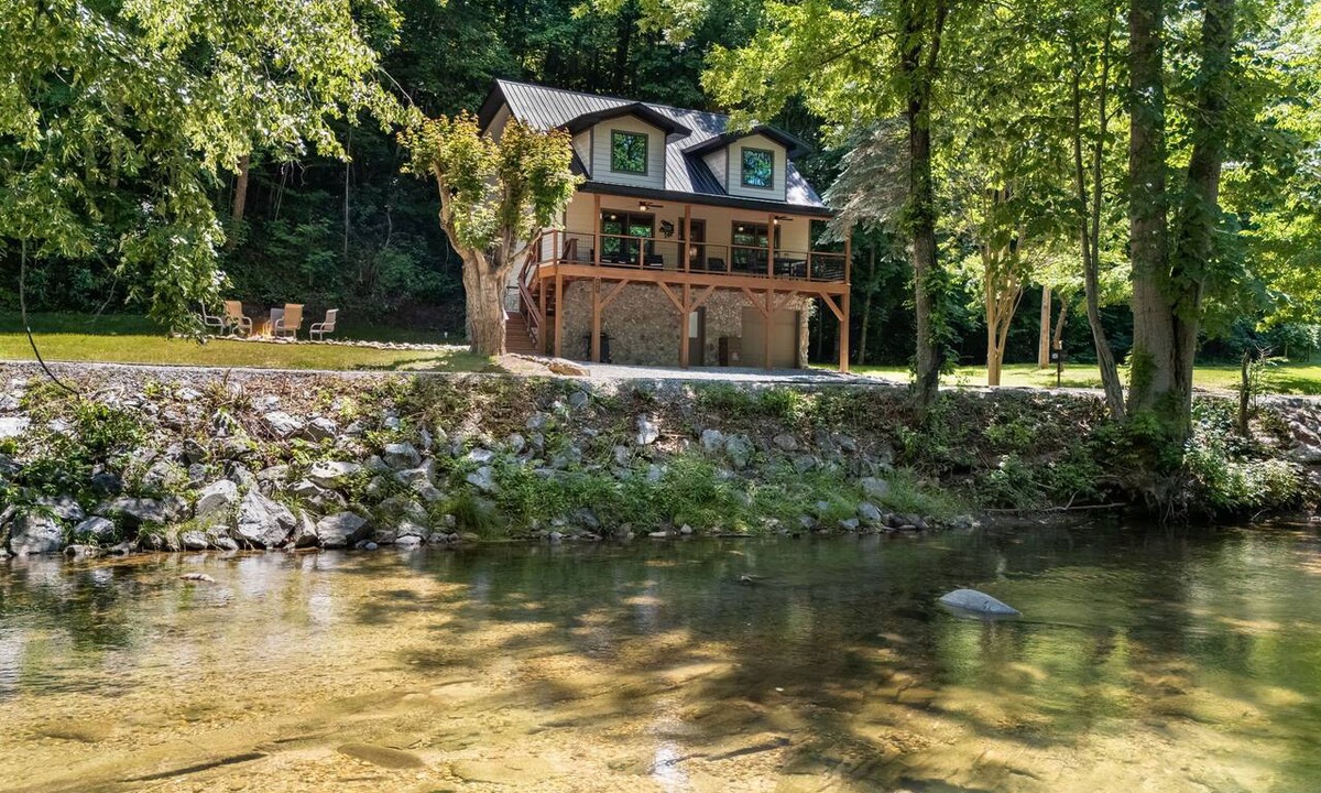 Canton House | Riverfront Blue Ridge Home, Firepit, Game Room, Sleeps 8, Pet Friendly, Sauna