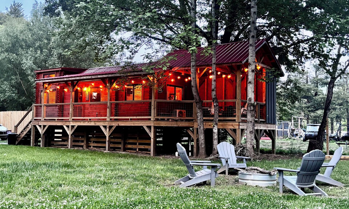 Canton Cabin | Riverfront Mountain Cabin w/Walk-In/Beach Access to the Pigeon River