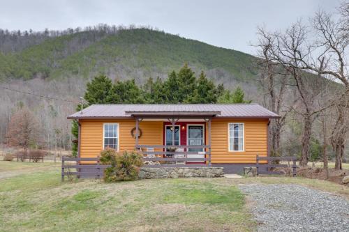 Hot Springs House | Riverside Country Cabin! Hot Springs Getaway