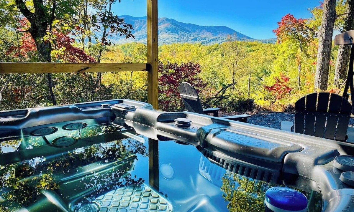 Gatlinburg Cabin | Romantic Cabin, Mountain Views, Privacy & Luxury Hot Tub