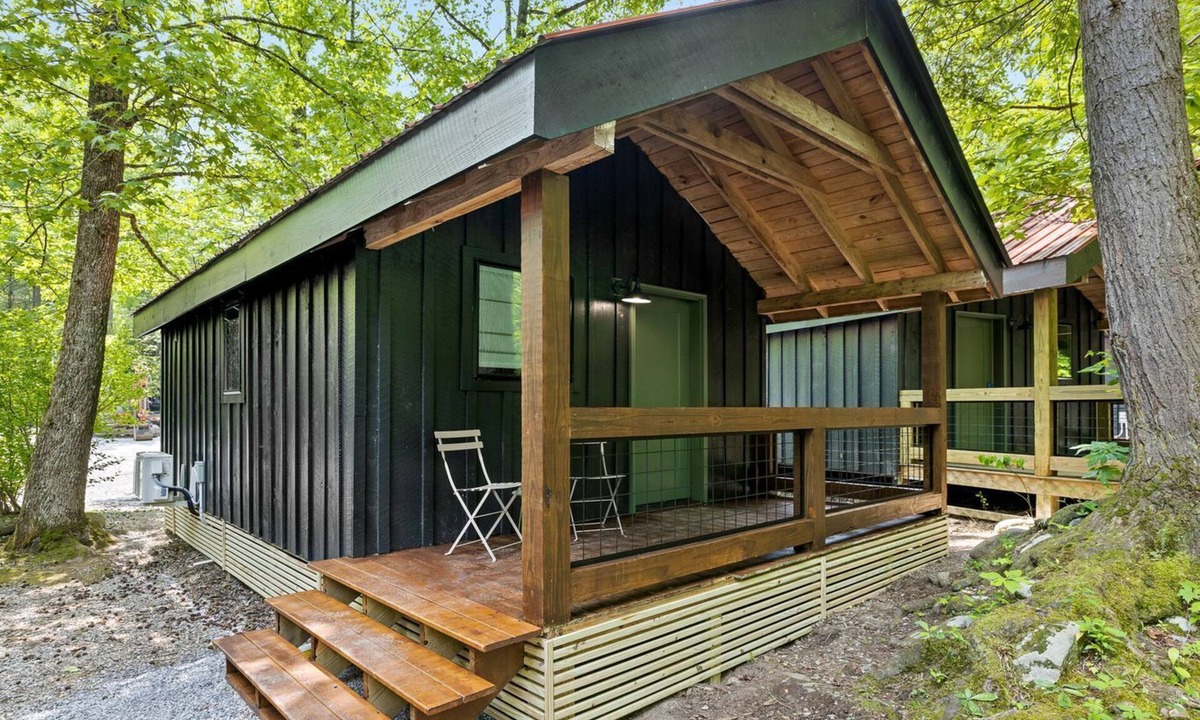 Rocky Grove Cabin | Romantic Getaways near Pigeon Forge, in this Beautiful, Pet-Friendly Cabin Rental in Tennessee